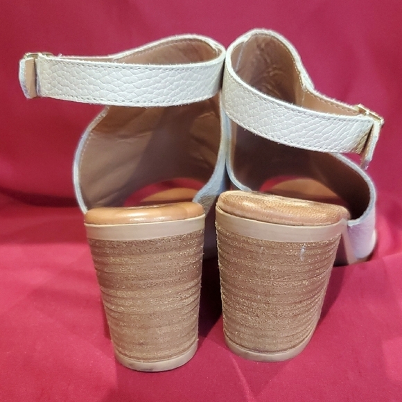 l'artigiano lucchese Italian Cream and Tan Peep-Toe Heels with Chunky Heel - Picture 6 of 10